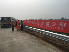 武云高速波形護(hù)欄案例